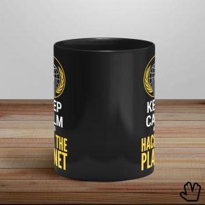 Caneca preta LojaNerd hack the planet centro
