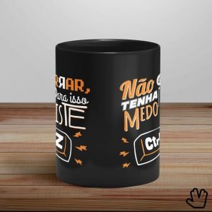 Caneca preta LojaNerd CTRL Z centro